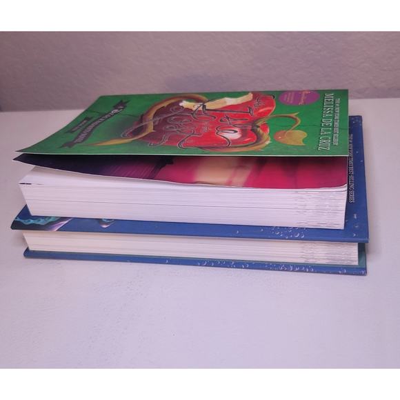 Disney Descendants Young Adult Novels by De La Cruz -Lot of 2 books no.1 & 3 - Picture 4 of 8